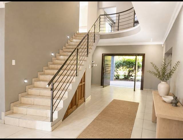 6 BEDROOM HOUSE FOR SALE IN BRYANSTON